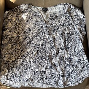 Navy & White Leaf-Print V-Neck s/s Blouse